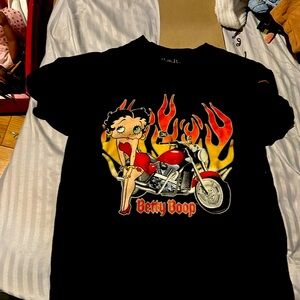 A shirt size small to smalll